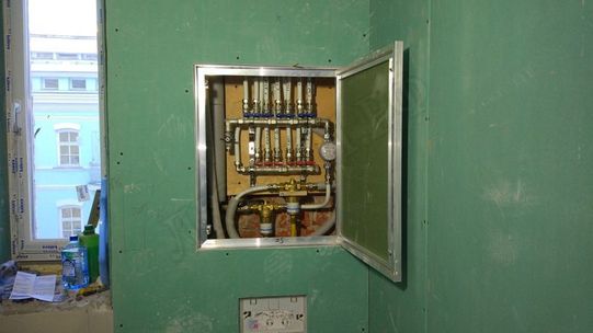 Люк под покраску Премиум-универсал для установки в потолок 530*960, 4 замка защелки, тросики Люк под покраску Премиум-универсал для установки в потолок 530*960, 4 замка защелки, тросики